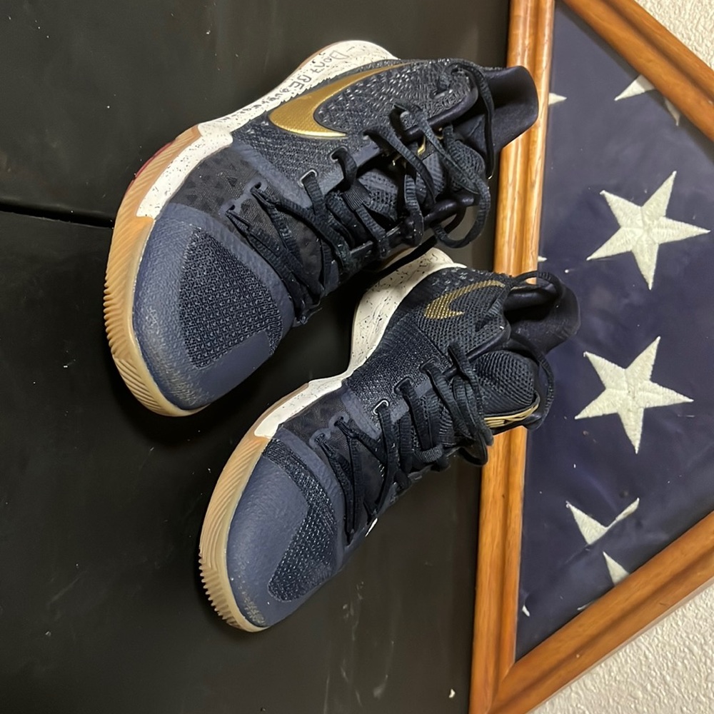 Kyrie nike shoes. Used like new
